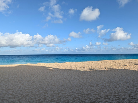 Frangipani Beach Resort主图