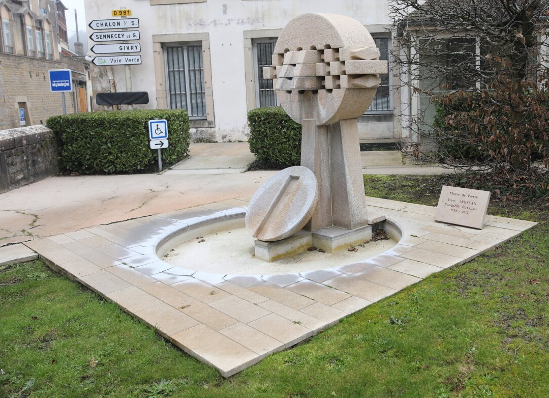 Fontaine Fleure De Pierre-Buxy必去景点