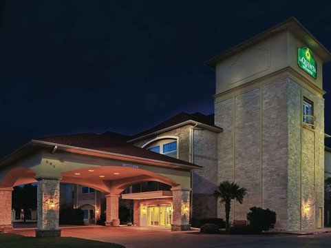 格兰伯里拉昆塔温德姆套房酒店主图