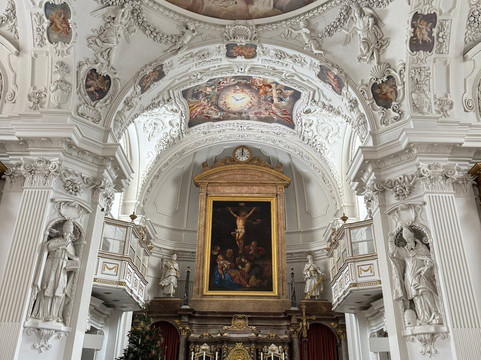 Pfarrkirche St. Quirinus-泰根塞必去景点