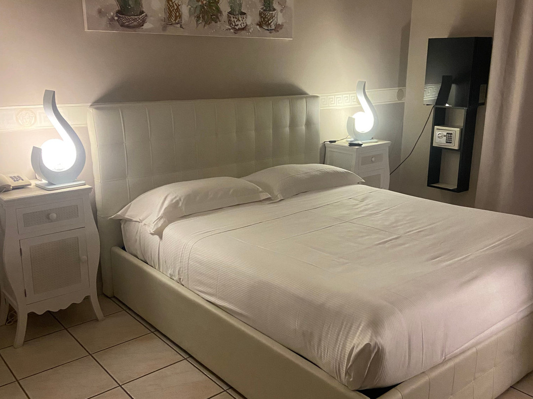 守护神酒店主图