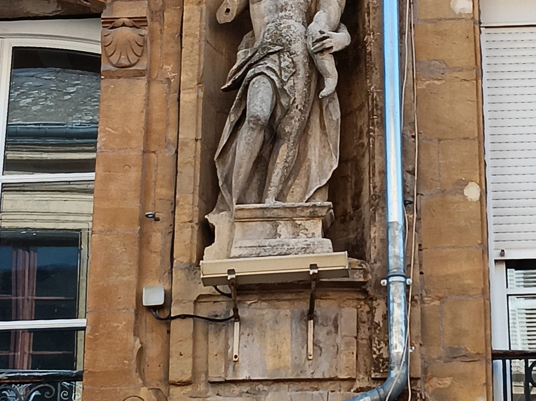 Statues de la Rue de la République-沙勒维尔梅济耶尔必去景点