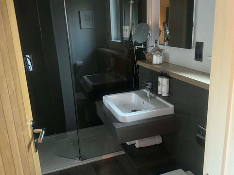 茅草屋檐酒店主图