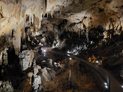 Cerovac Caves-Gracac必去景点