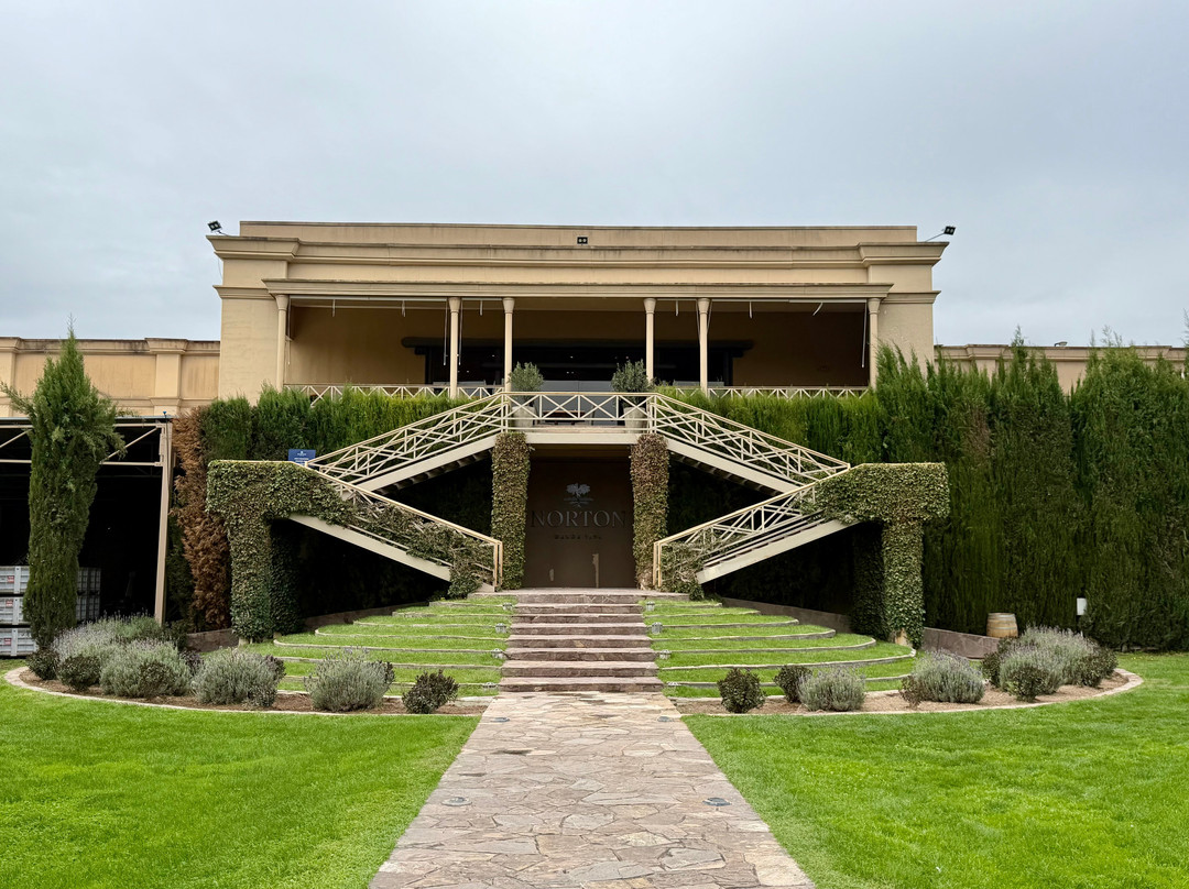 Adora Mendoza-门多萨必去景点