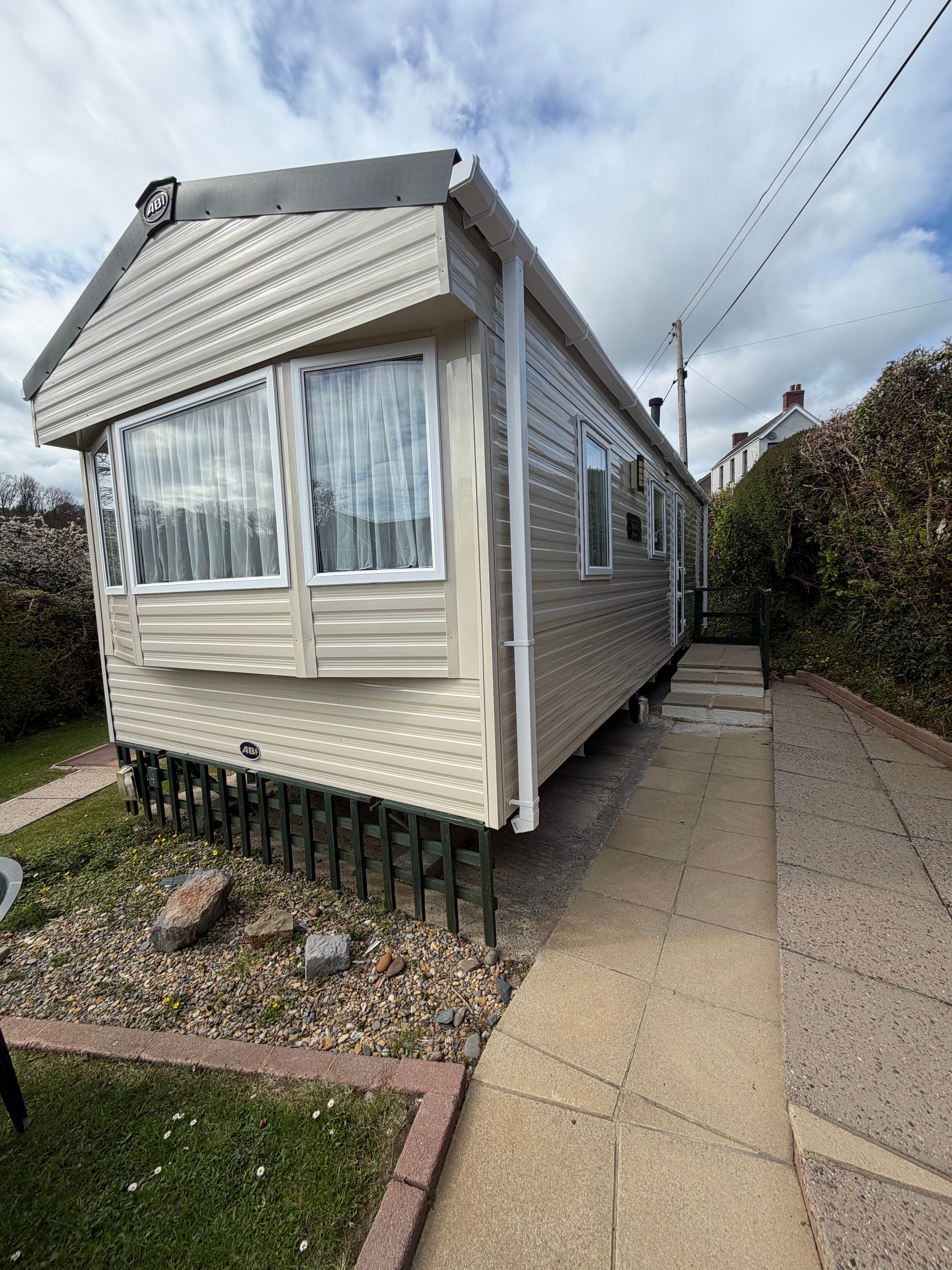 White Gate Caravan Park-官方