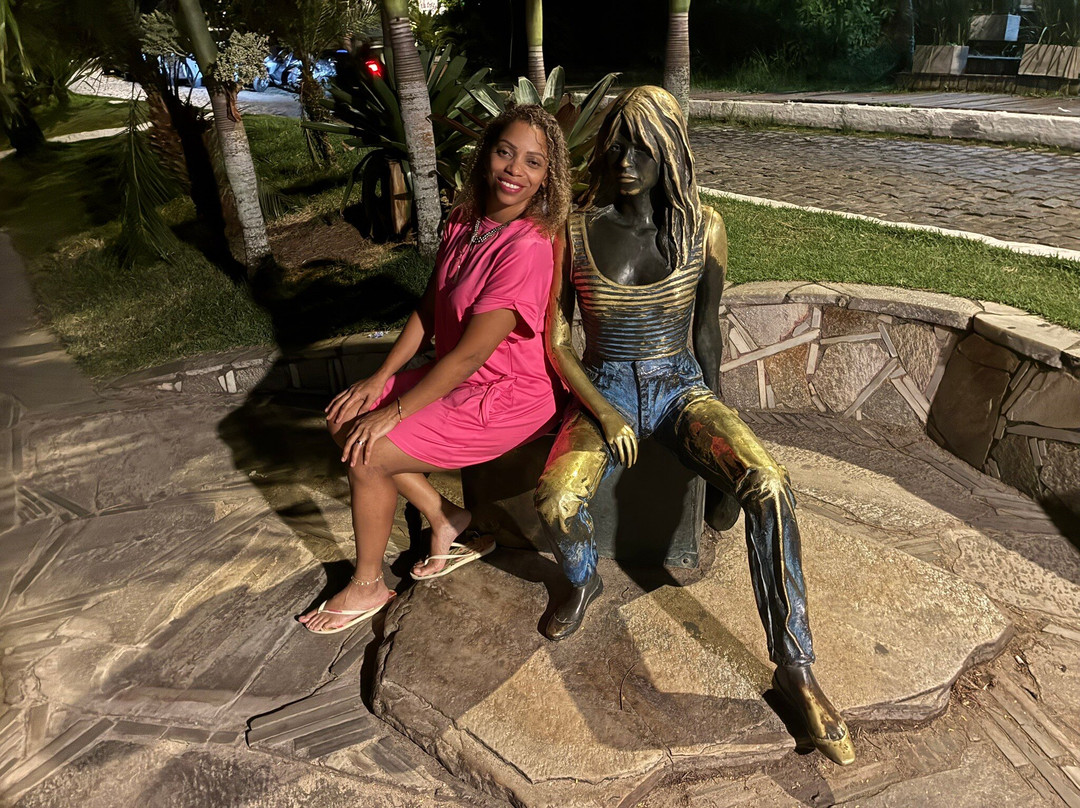 Brigitte Bardot Statue-布基亚斯必去景点