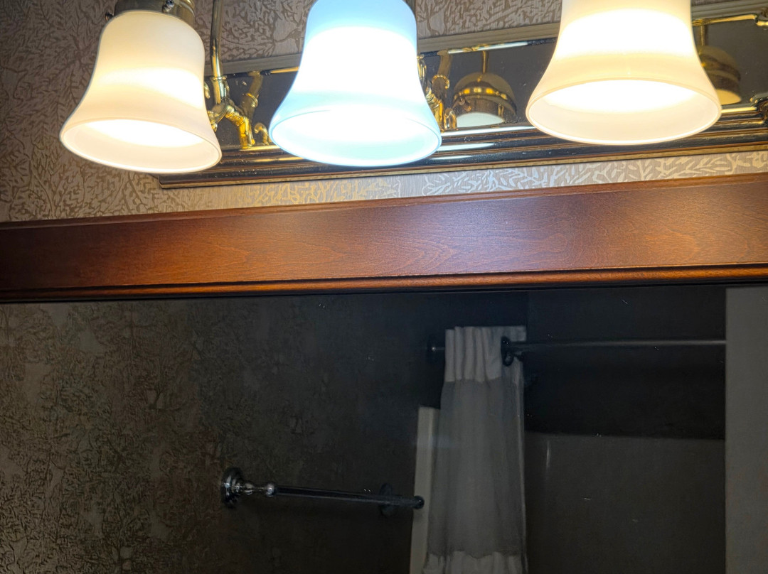 草坪湖贝斯特韦斯特优质套房酒店主图