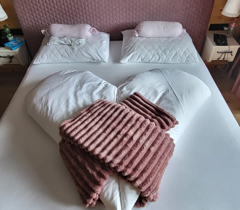 罗曼蒂克策尔湖畔酒店主图