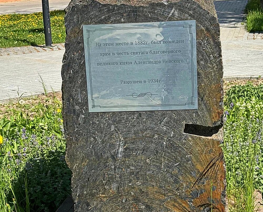 Monument to Prince Svyatoslav-Serpukhov必去景点