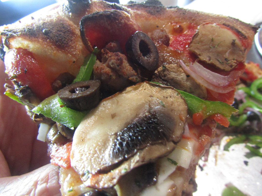 Lakehouse Pizzeria & Taproom