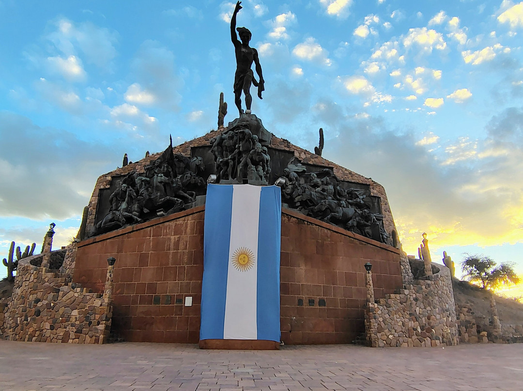 Monumento a los Heroes de la Independencia-塔夫拉达·德乌玛瓦卡必去景点