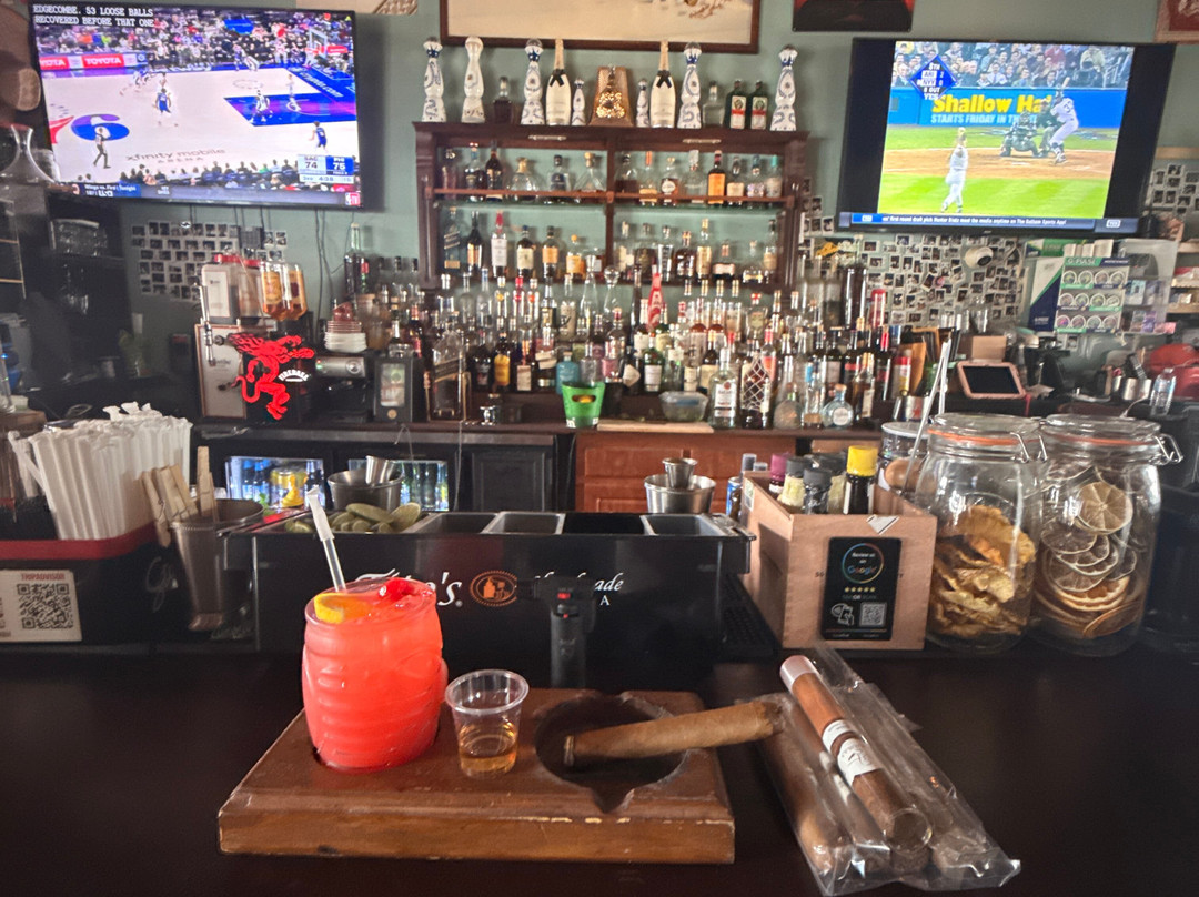 Aromas Cigar & Martini Bar-Road Town必去景点