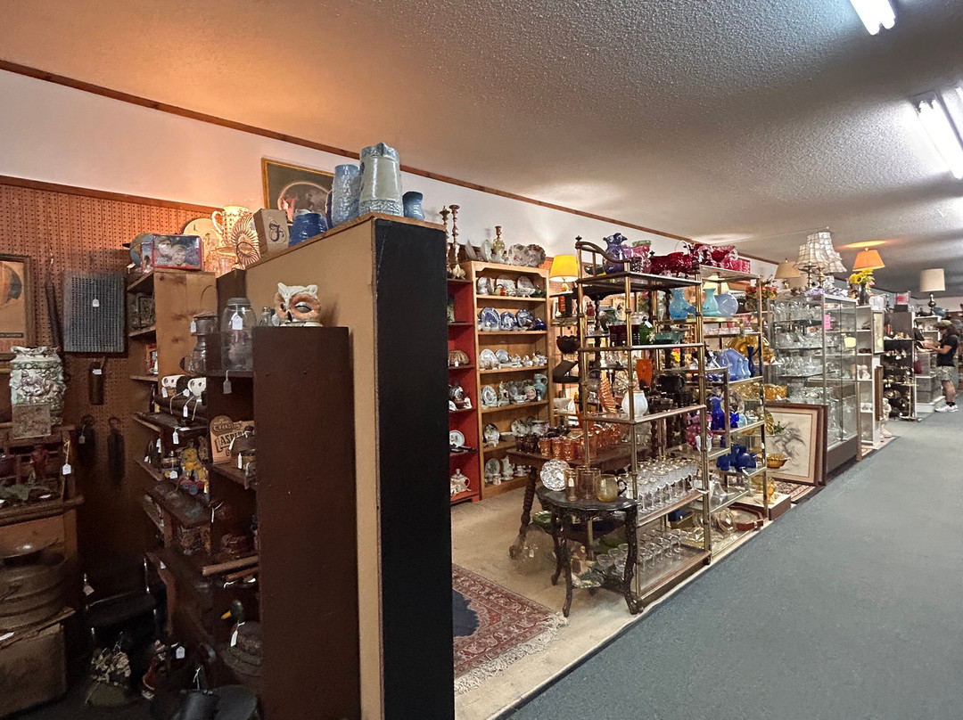 Twin Lakes Antique Mall-Gilbertsville必去景点