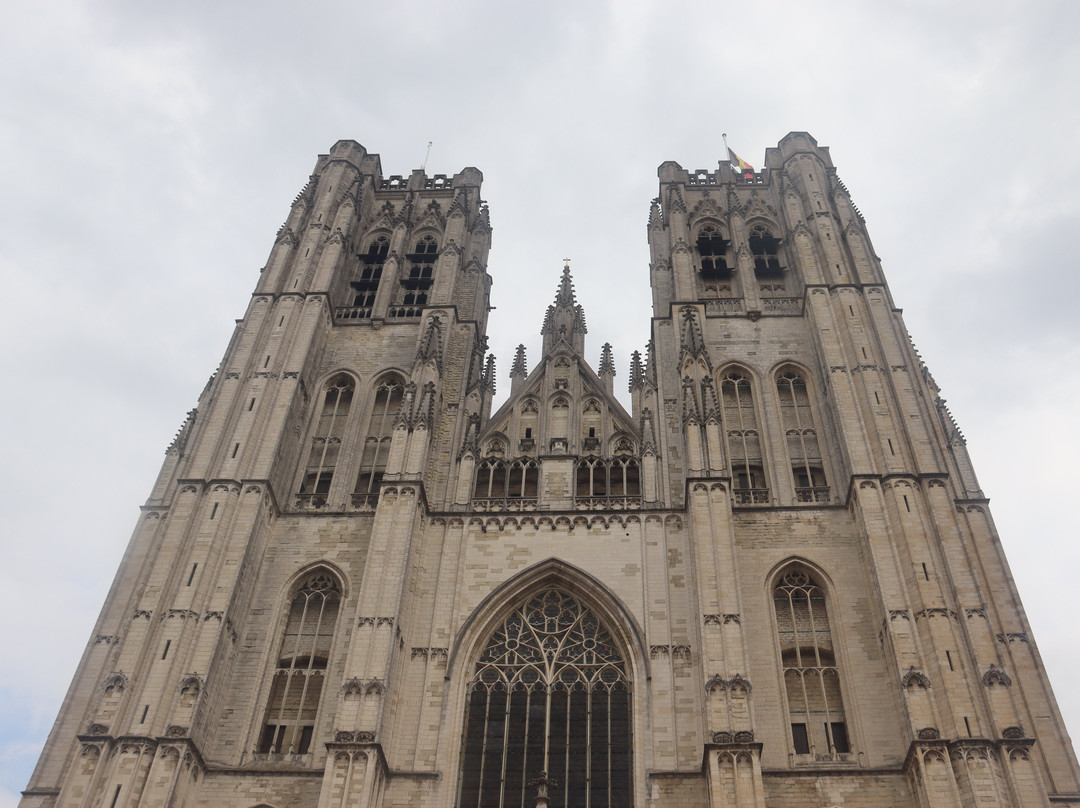 圣弥额尔圣古都勒主教座堂（Cathedrale St-Michel et Ste-Gudule）-布鲁塞尔必去景点