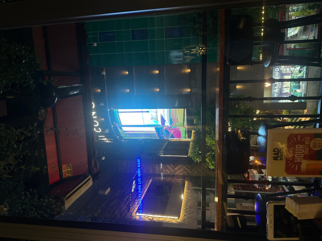 Mad Roosta | Burgers & Grill