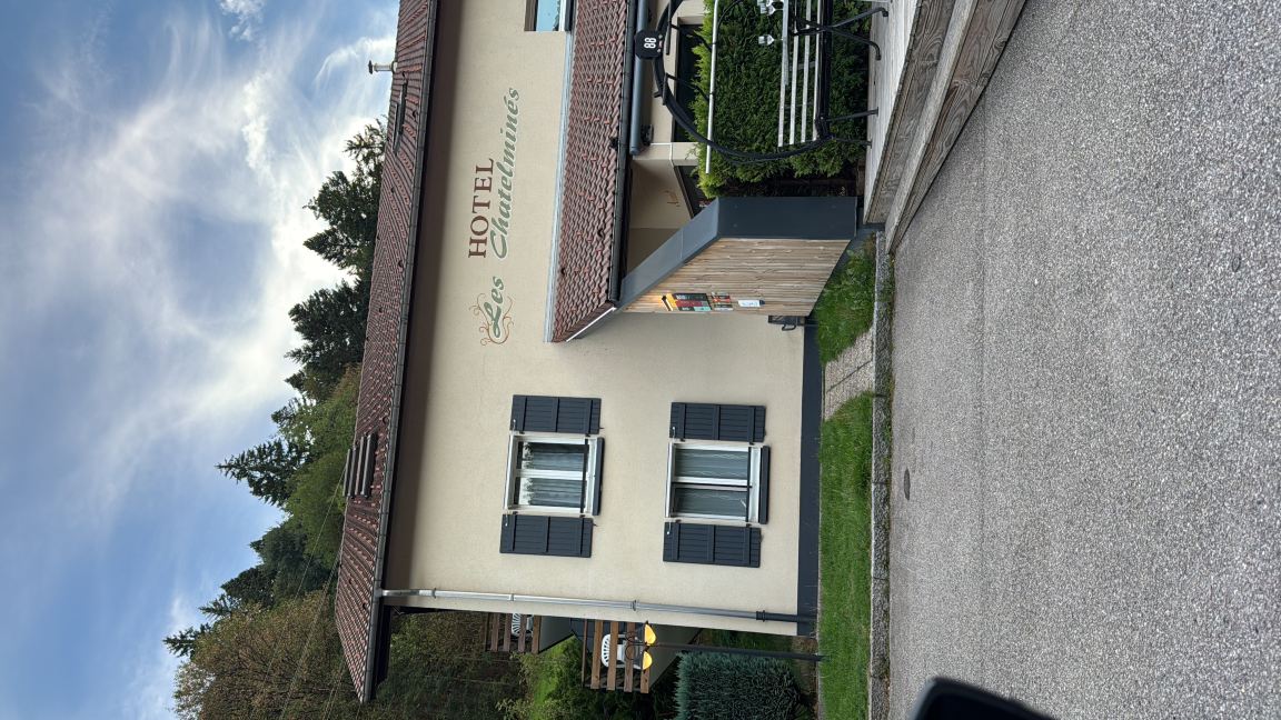 Logis HÔTEL, Chalets et Restaurant les CHATELMINÉS-旅行者