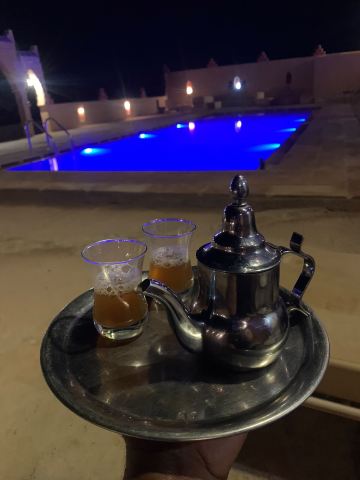 梅尔祖加的里亚德莱斯加登-旅行者