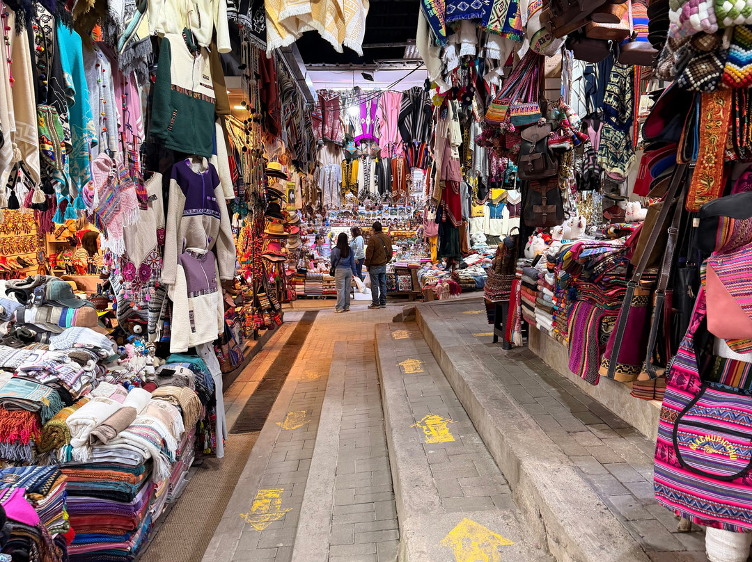 Mercado de Artesanias-温泉镇必去景点