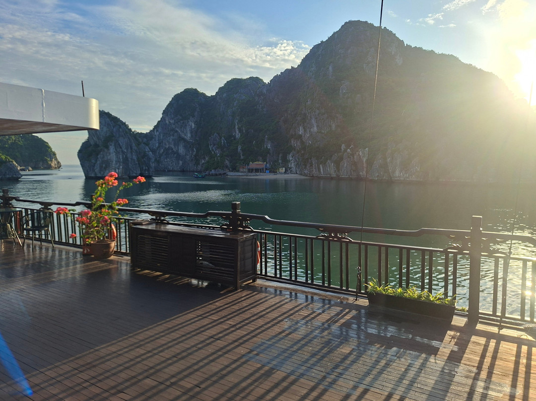 Cat Ba Ocean Cruises-广宁省必去景点