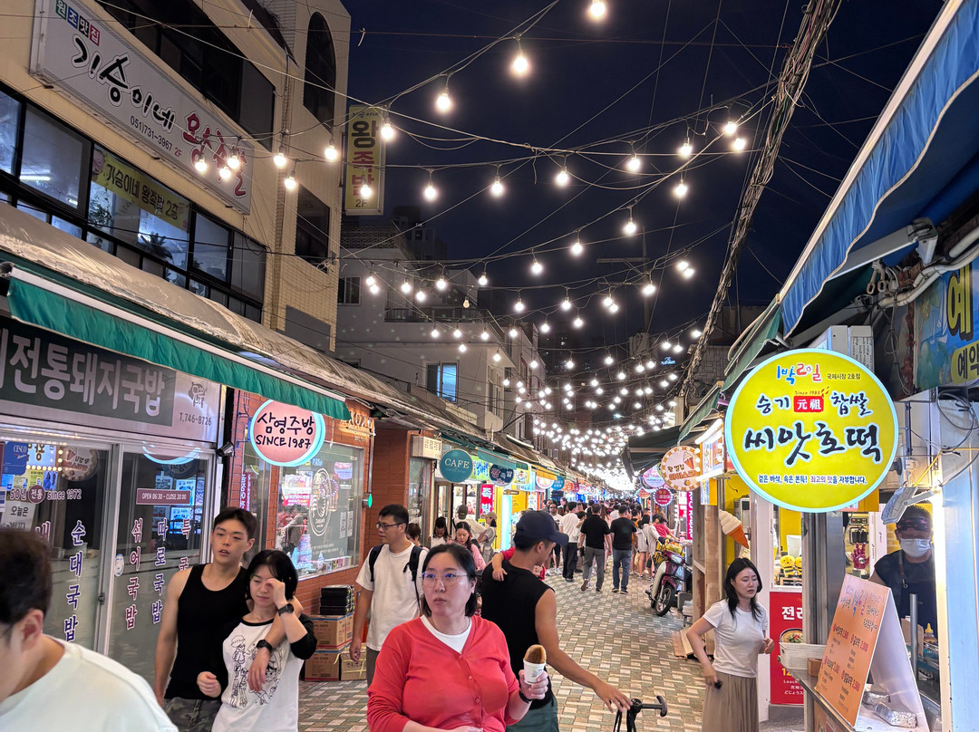 Gwangbokdong Food Street-釜山必去景点