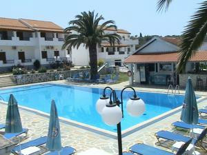 Arillas酒店住宿-Tria Adelphia