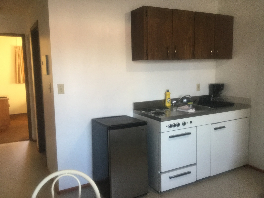 Grizzly Inn Motel & Rv Park