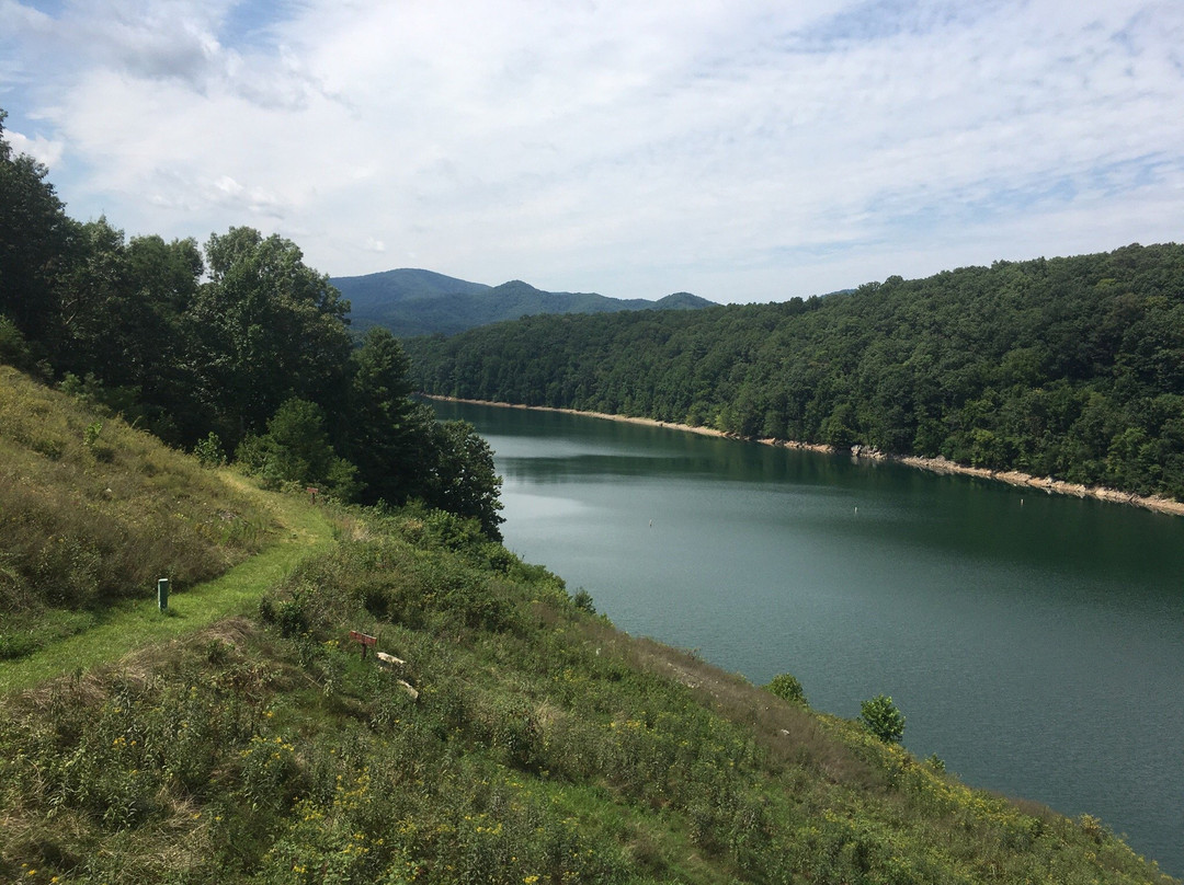 Covington旅游景点-Lake Moomaw