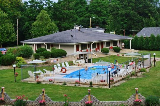 Lake Geneva Lodge-官方