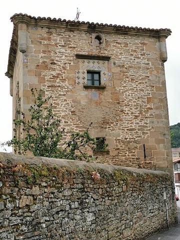 Torre de los Azulejos-Espinosa de los Monteros必去景点