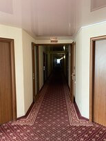 尤日内酒店主图