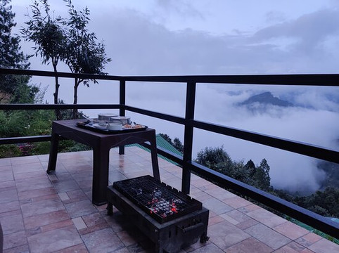 Zostel Plus Nainital (Naina Range)主图