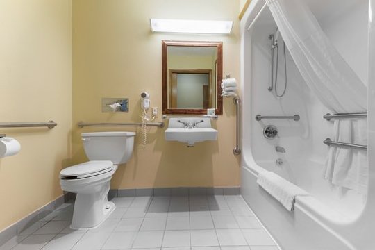 Quality Inn Washington Court House-浴室