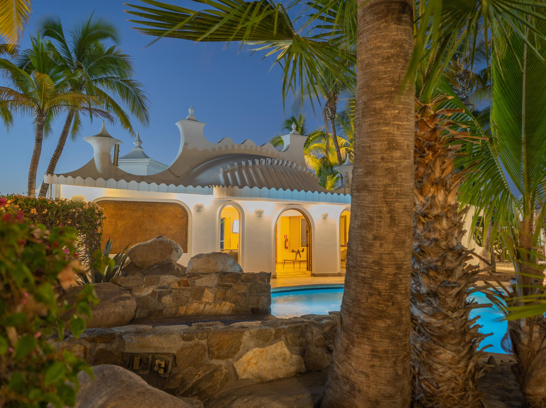 El Moro Hotel & Suites