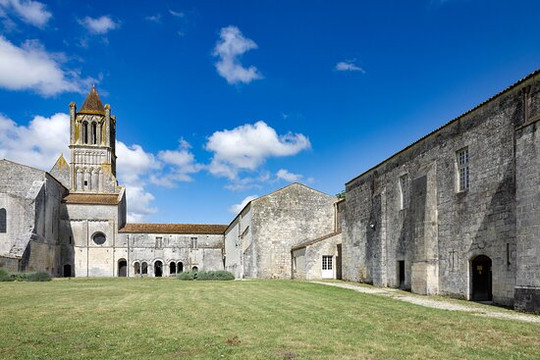 Abbaye Notre - Dame De Sablonceaux