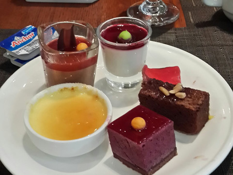 卡丽酒店西餐厅主图