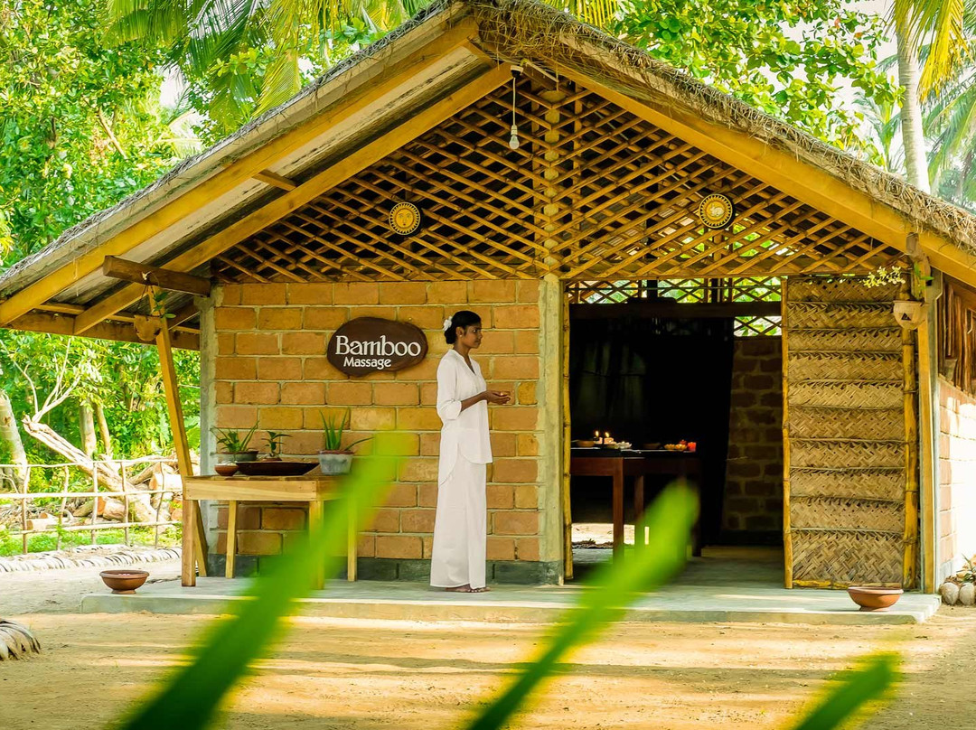 亚洪加拉旅游景点-Bamboo Massage