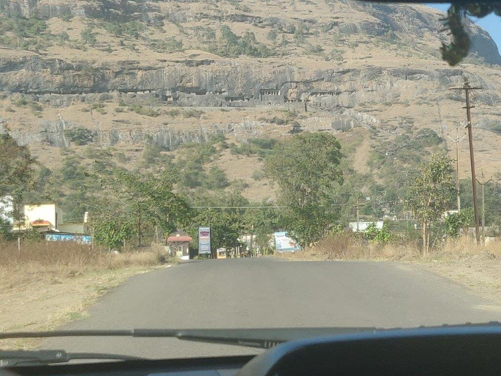 Lenyadri Caves景点图片