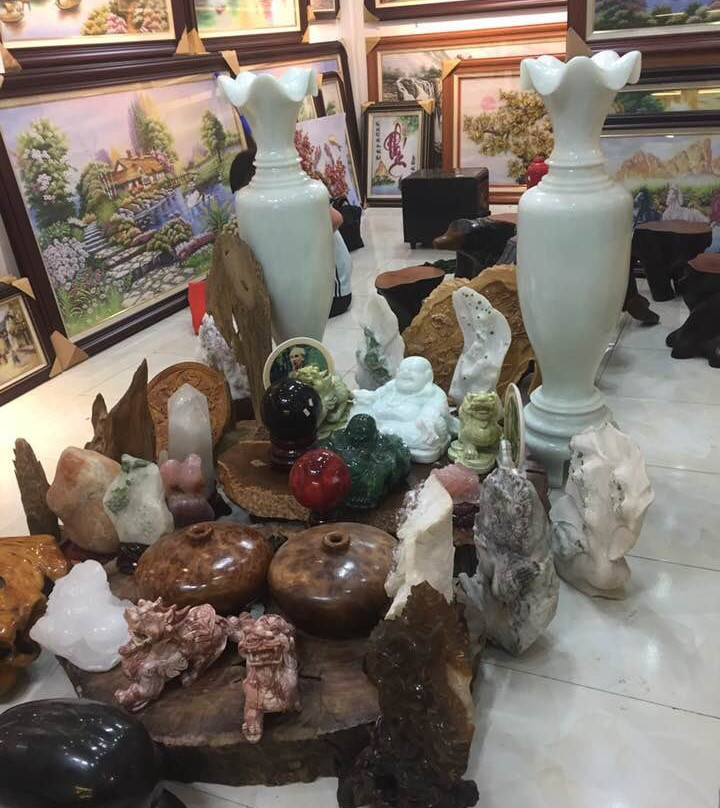 Tu Liem旅游景点-Da Quy My Nghe Long Chau Bao Ngoc