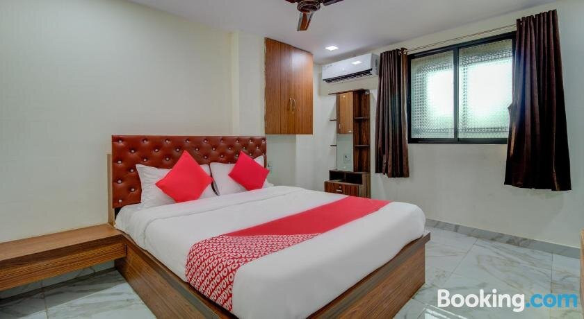 OYO 67979 Hotel Hollywood Park