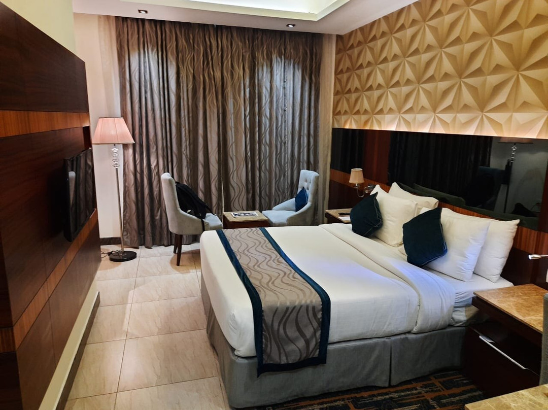 RG Royal Hotel主图