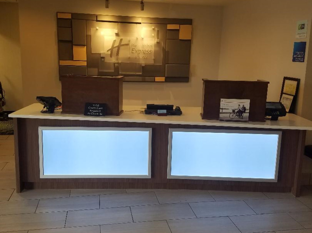 金斯波特梅多维尤I-26快捷假日&套房酒店主图