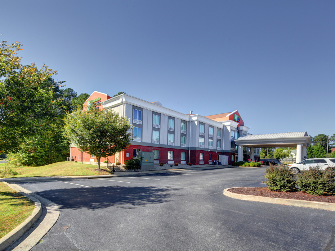 Holiday Inn Express & Suites Emporia By IHG主图