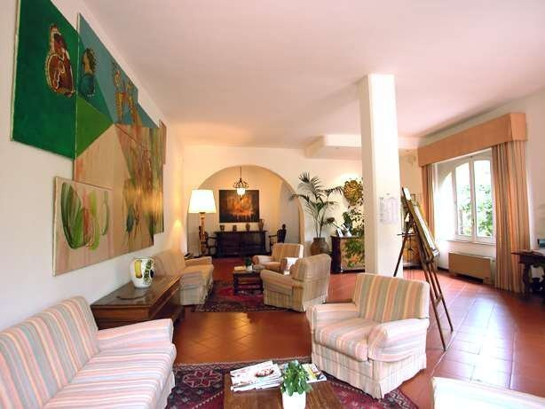 席理娜别墅酒店主图