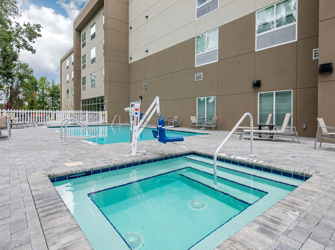 Holiday Inn Express & Suites Ruskin - Sun City By IHG主图