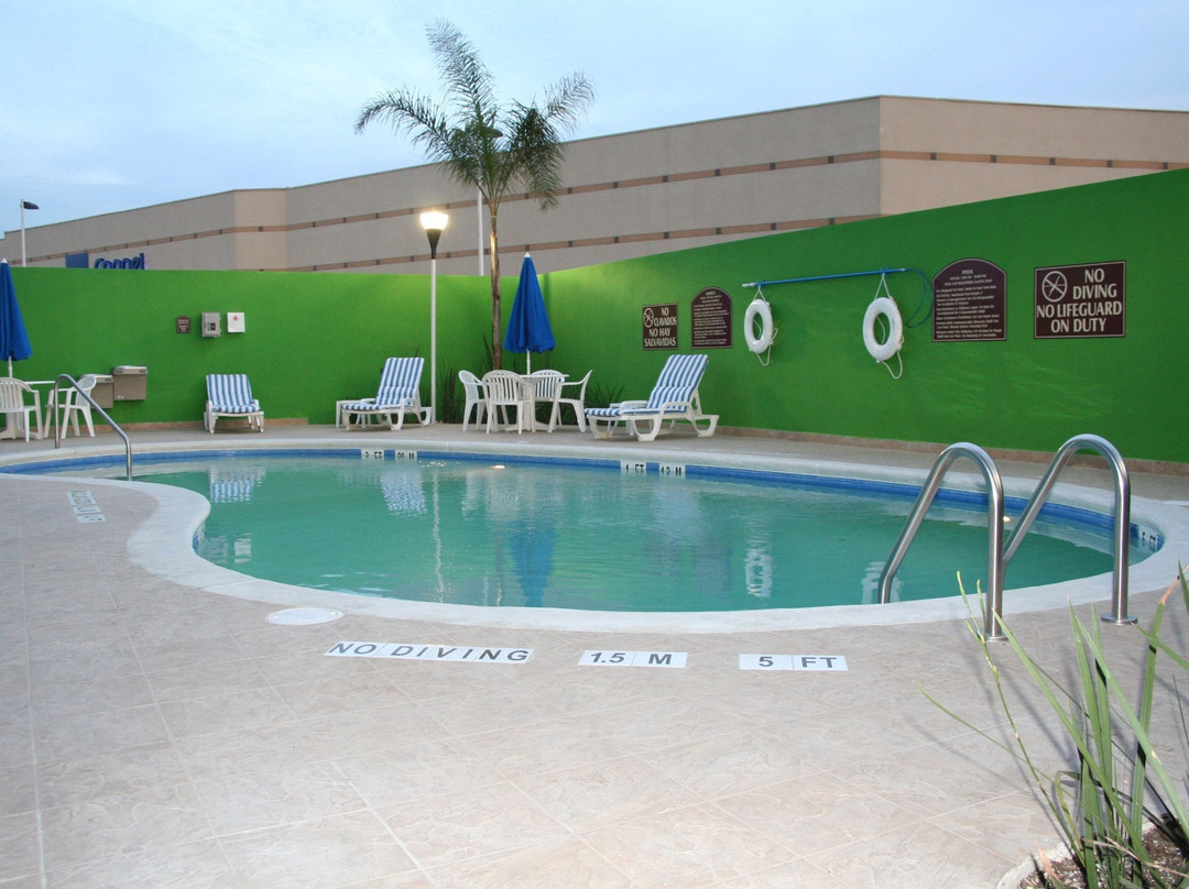 Holiday Inn Express & Suites Toluca Zona Aeropuerto by IHG主图