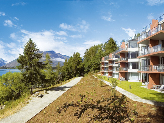 皇后镇湖岸盛橡度假酒店主图