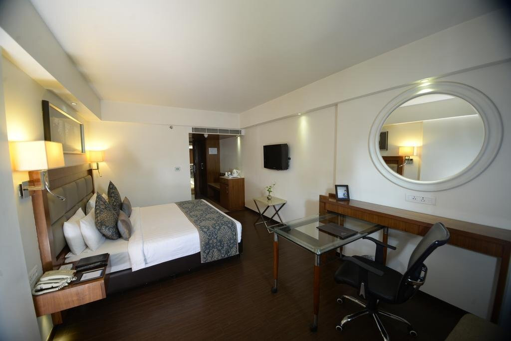 Paradigm Sarovar Portico主图