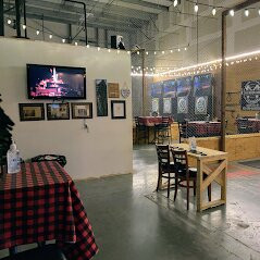 Wood Shed Axe Throwing-西尔万湖必去景点