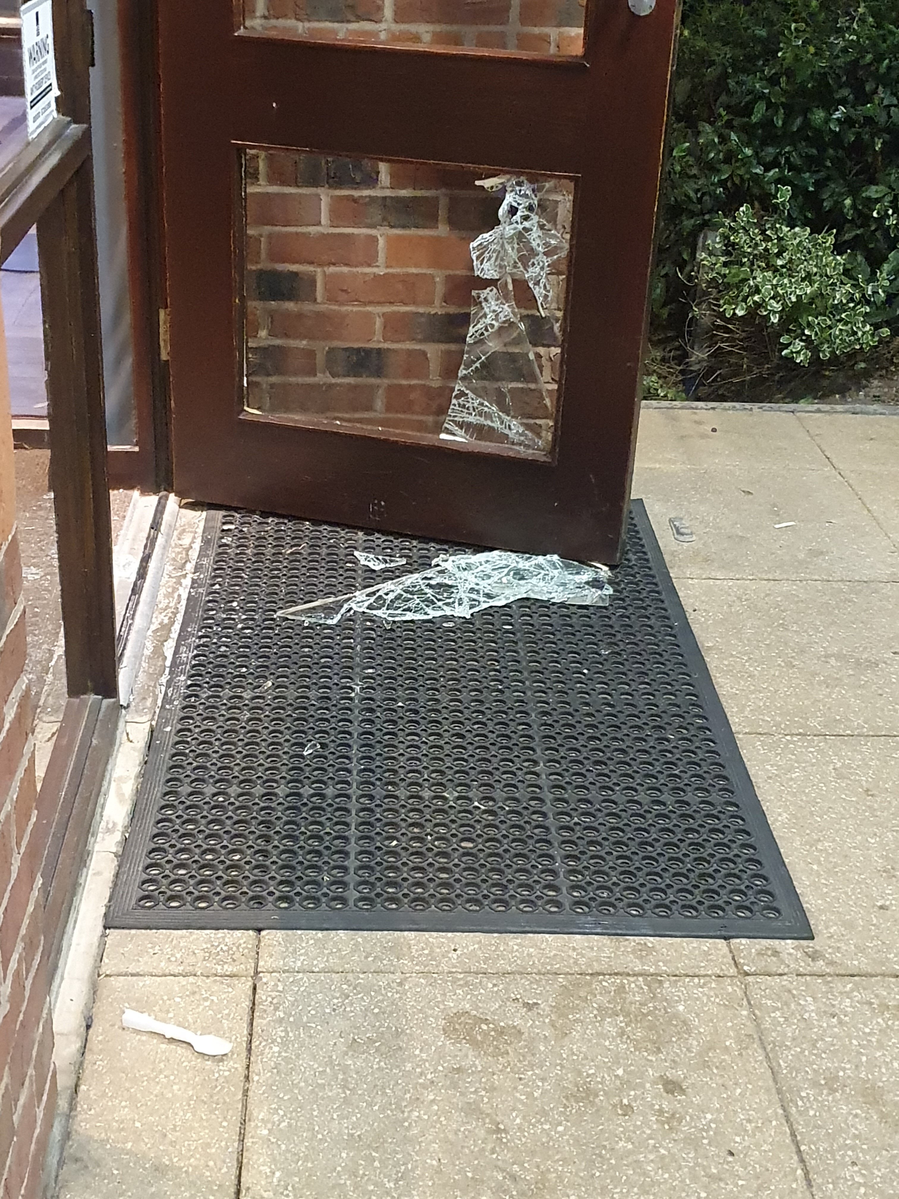 Premier Inn Mansfield hotel-浴室